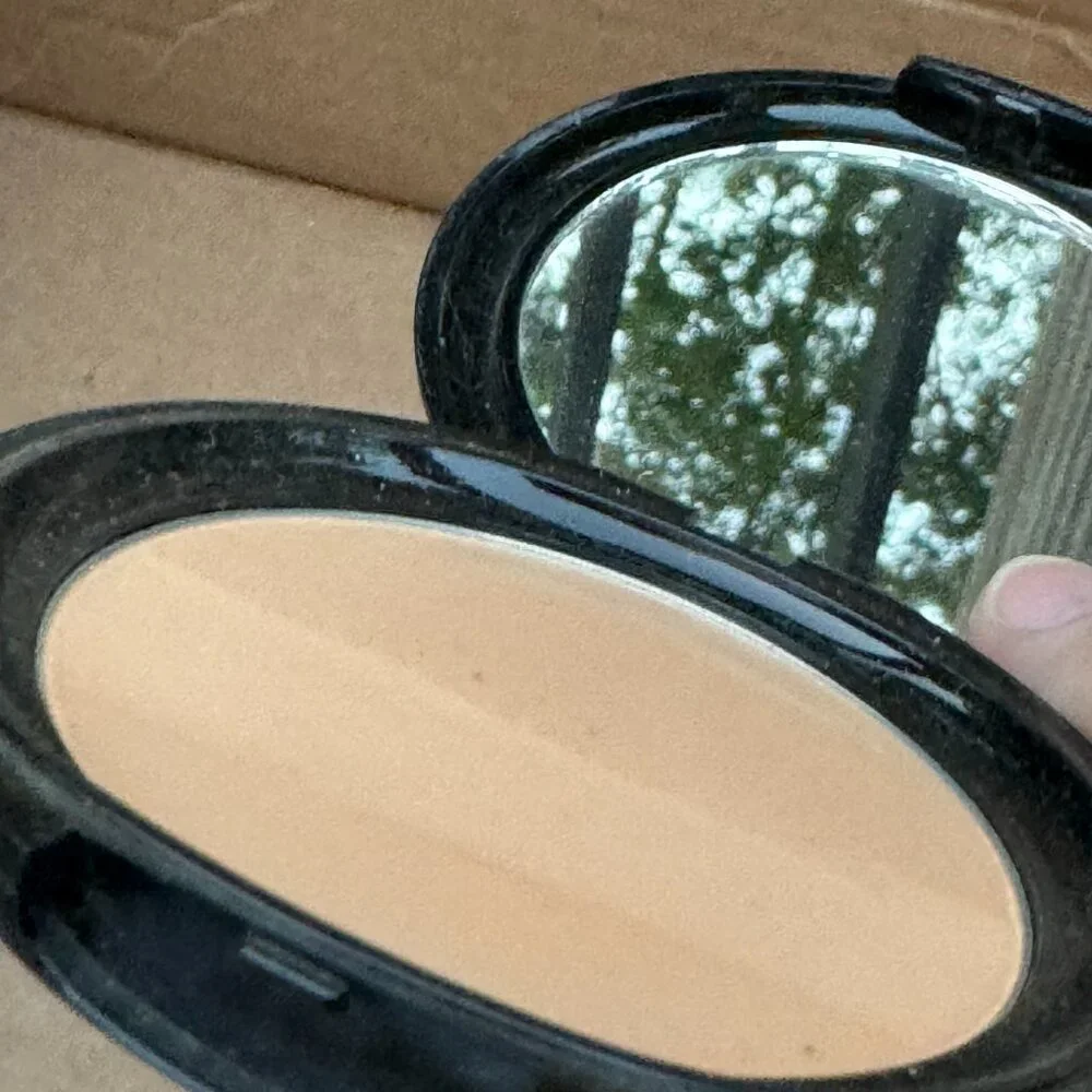 OSP Cosmetics Oil Free Pressed Powder in Matte Honey